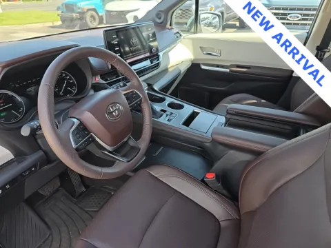 More photos of 2024 Toyota Sienna Platinum at NeXgen Motors, UT