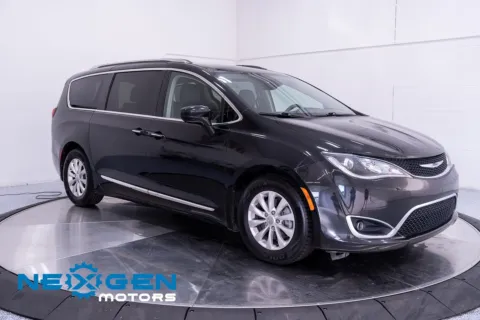 Black 2019 Chrysler Pacifica Touring L for sale in Orem, UT