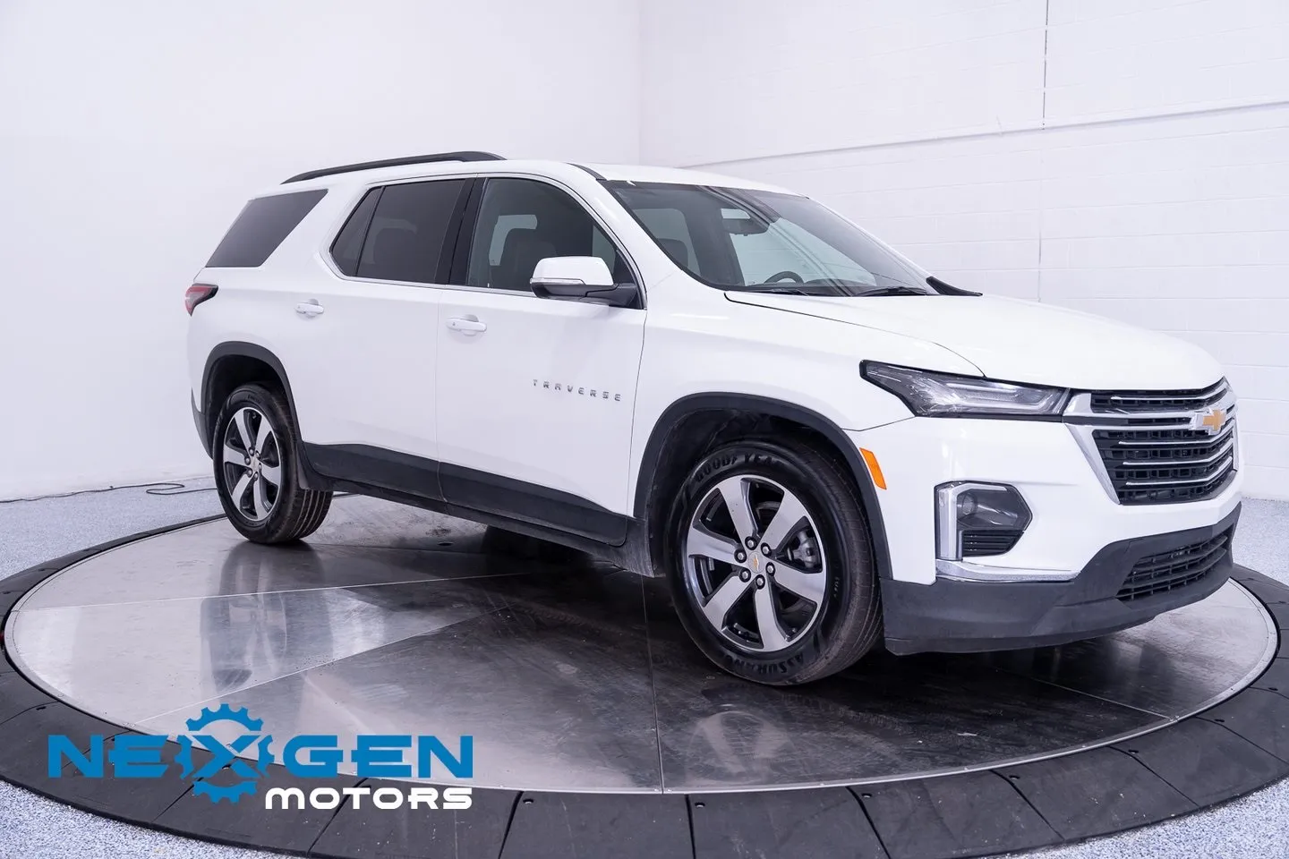 2023 Chevrolet Traverse LT Leather