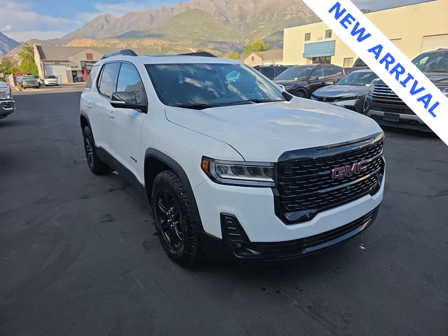 2023 GMC Acadia AT4