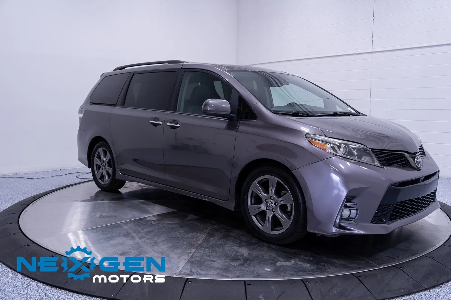 2019 Toyota Sienna SE