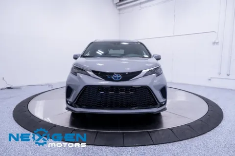 More photos of 2024 Toyota Sienna Woodland Edition at NeXgen Motors, UT