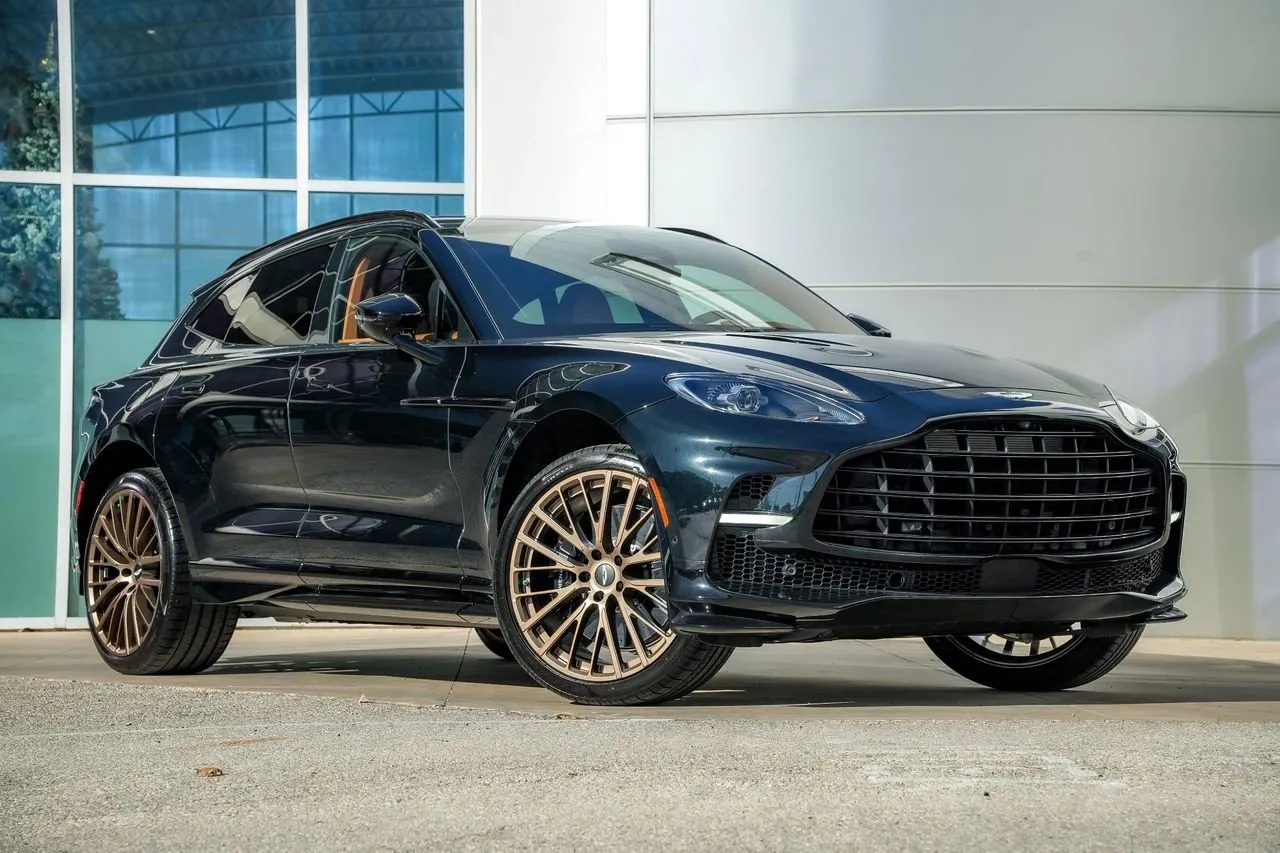 2026 Aston Martin DBX