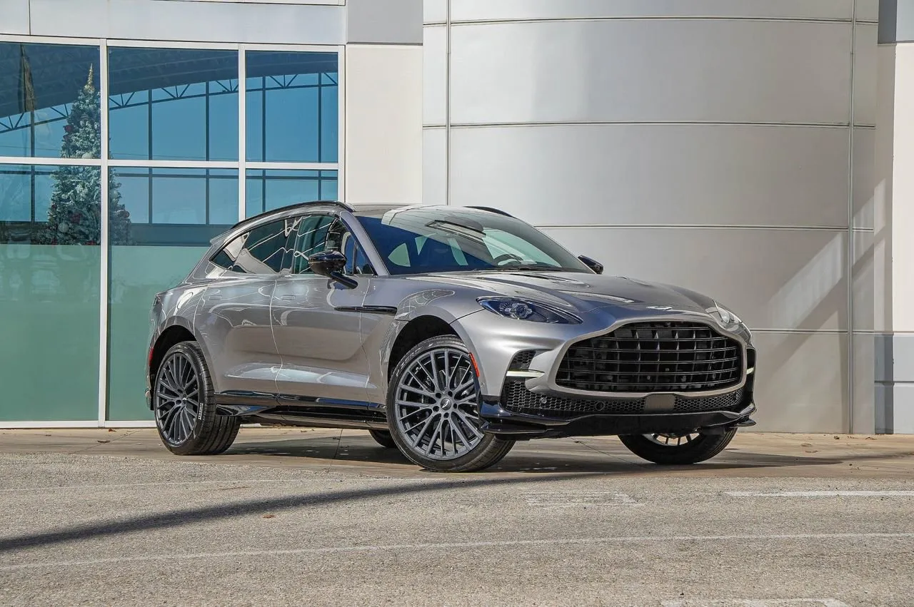 2026 Aston Martin DBX