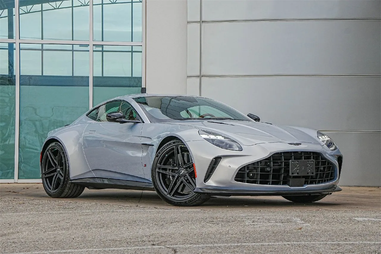 2026 Aston Martin Vantage Base's photo