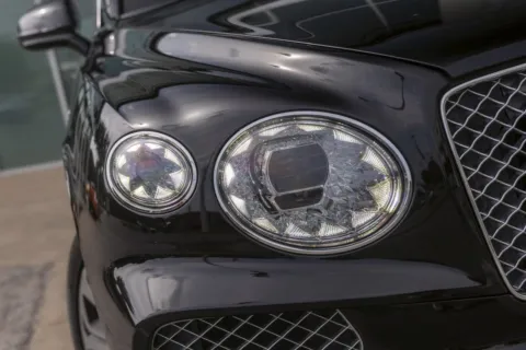 More photos of 2021 Bentley Bentayga V8 at Aston Martin of Austin, TX