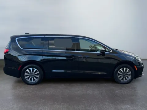 More photos of 2024 Chrysler Pacifica Hybrid Select at Grace Auto Group, PA