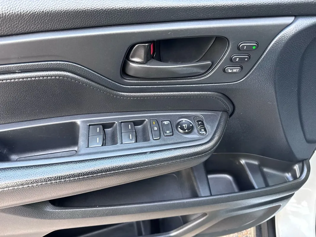 2021 Honda Odyssey EX-L - Photo 11