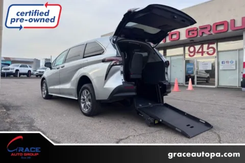 Silver 2024 Toyota Sienna LE for sale in Morrisville, PA