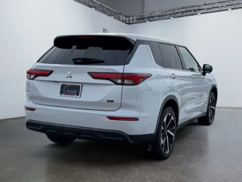 More photos of 2023 Mitsubishi Outlander SE Special Editiont S-AWC at Grace Auto Group, PA