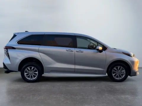 More photos of 2024 Toyota Sienna LE at Grace Auto Group, PA