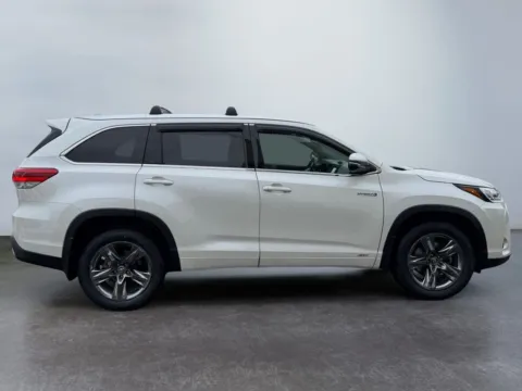 More photos of 2019 Toyota Highlander Hybrid Limited Platinum at Grace Auto Group, PA