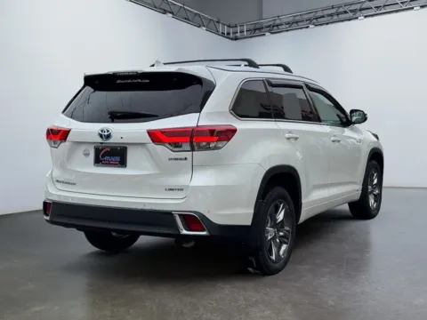 More photos of 2019 Toyota Highlander Hybrid Limited Platinum at Grace Auto Group, PA