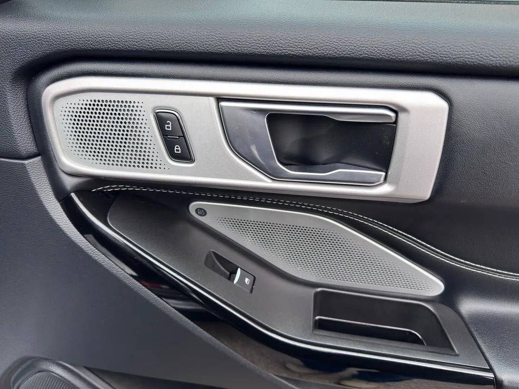 2022 Ford Explorer ST - Photo 30