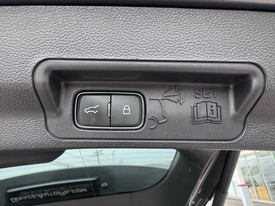 2022 Ford Explorer ST - Photo 43