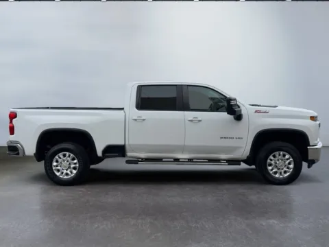 Another view of 2022 Chevrolet Silverado 2500HD 4WD Crew Cab Standard Bed LT for sale in Morrisville, PA at Grace Auto Group