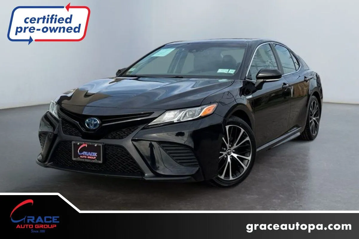 Black 2020 Toyota Camry Hybrid SE for sale in Morrisville, PA