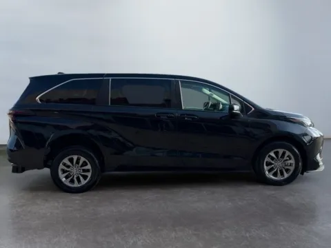 More photos of 2024 Toyota Sienna LE at Grace Auto Group, PA