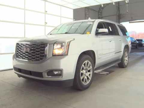 Silver 2016 GMC Yukon XL Denali for sale in Morrisville, PA