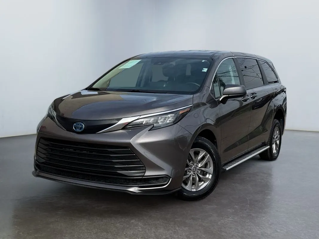 Gray 2024 Toyota Sienna LE for sale in Morrisville, PA