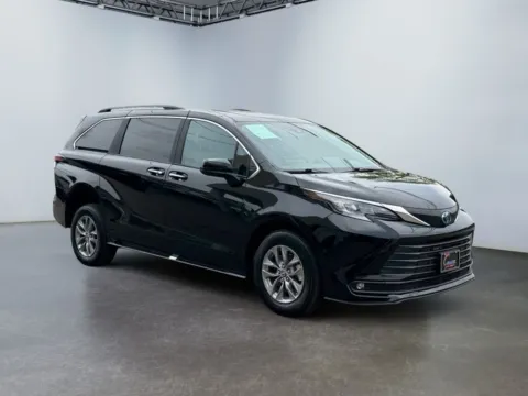 More photos of 2025 Toyota Sienna Hybrid XLE at Grace Auto Group, PA