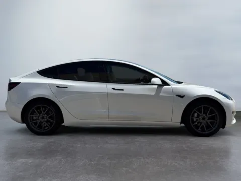 More photos of 2021 Tesla Model 3 Standard Range Plus Rear-Wheel Drive at Grace Auto Group, PA