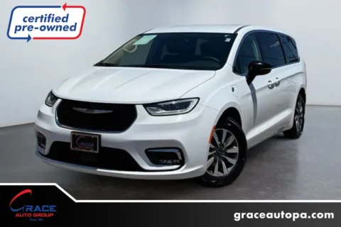 White 2024 Chrysler Pacifica Hybrid Select for sale in Morrisville, PA