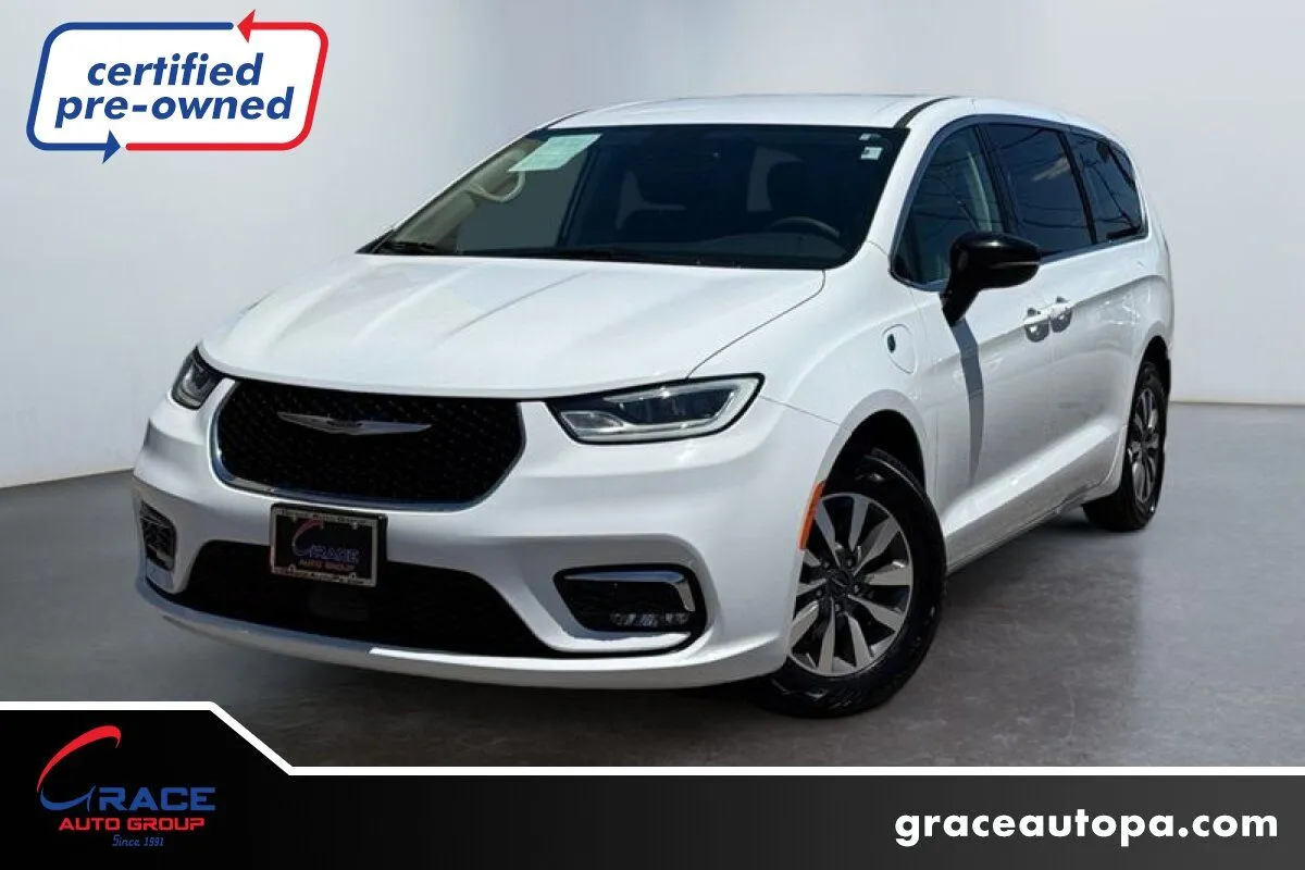 2024 Chrysler Pacifica Hybrid's photo
