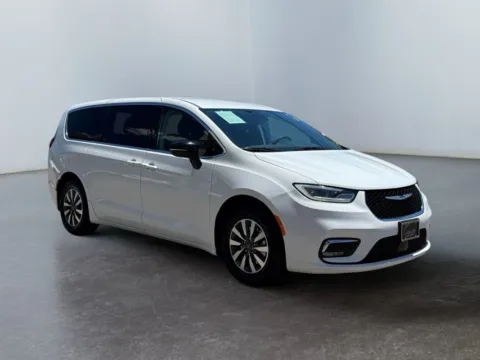 Another view of 2024 Chrysler Pacifica Hybrid Select for sale in Morrisville, PA at Grace Auto Group