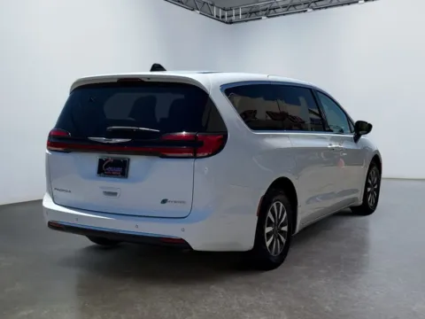 More photos of 2024 Chrysler Pacifica Hybrid Select at Grace Auto Group, PA