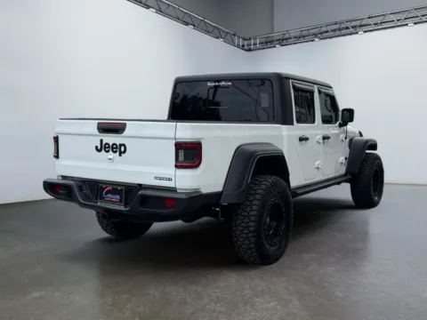 More photos of 2020 Jeep Gladiator Sport S 4x4 at Grace Auto Group, PA
