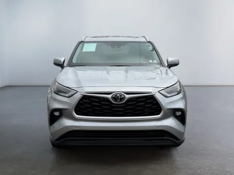 Photos of 2022 Toyota Highlander XLE for sale in Morrisville, PA at Grace Auto Group