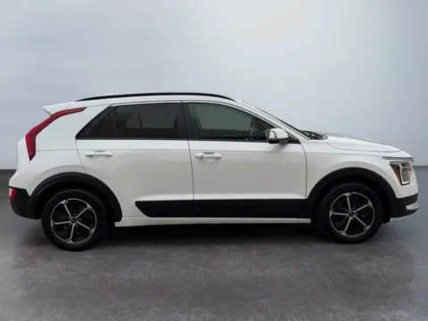 More photos of 2023 Kia Niro EX at Grace Auto Group, PA