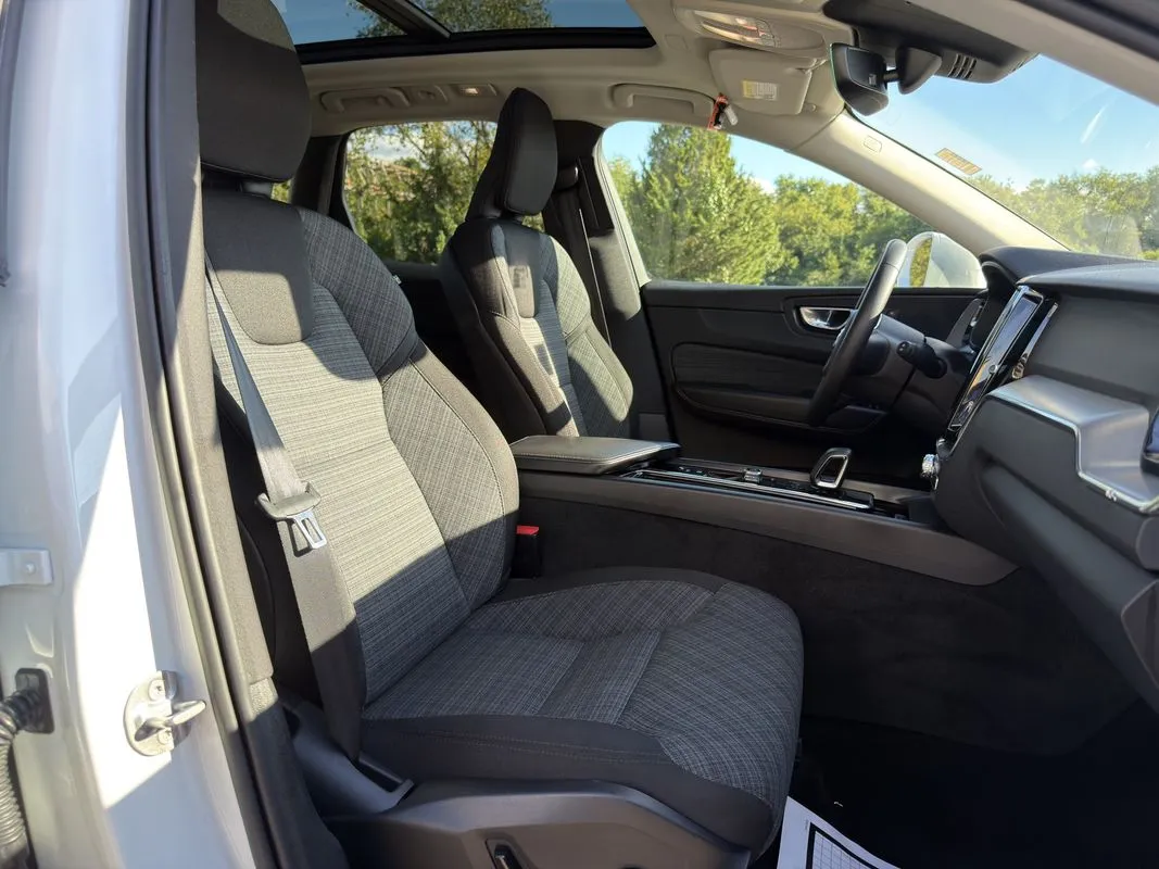 2023 Volvo XC60 Core - Photo 32
