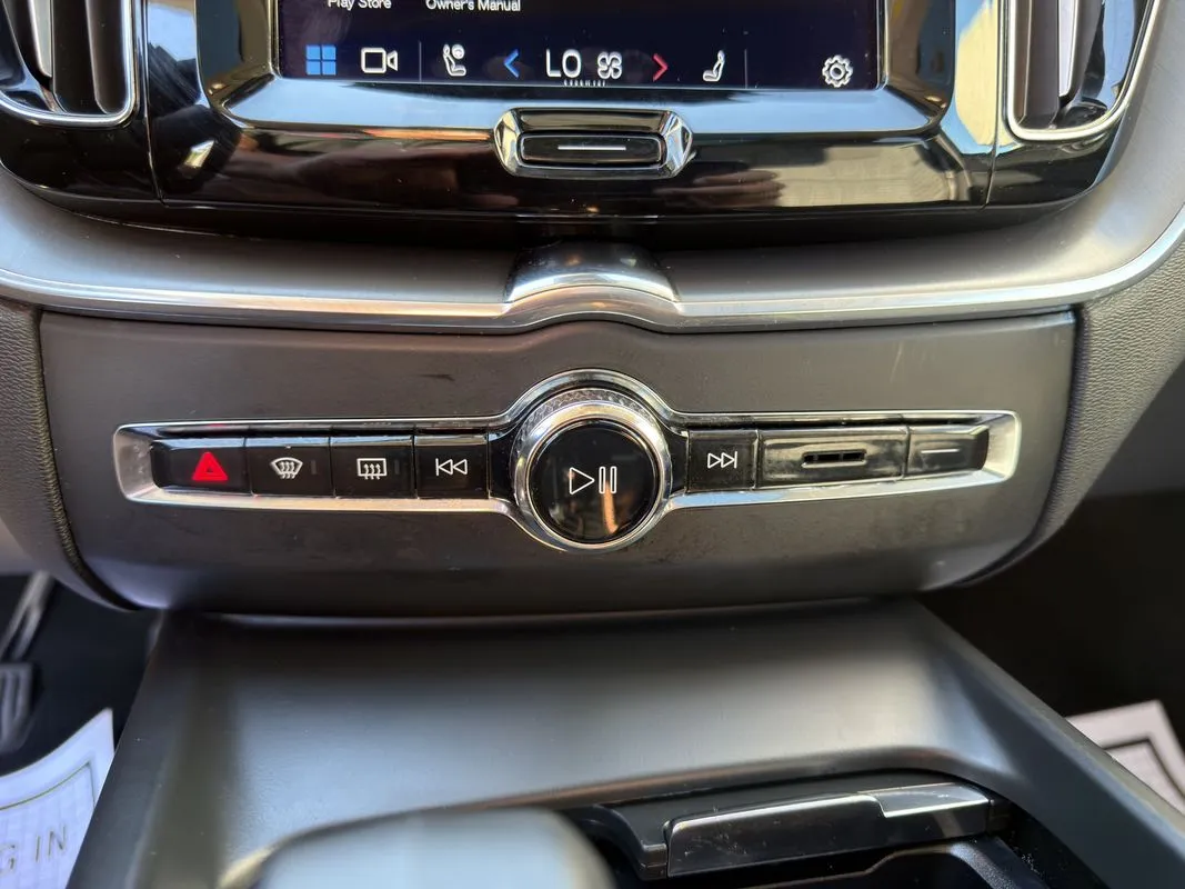 2023 Volvo XC60 Core - Photo 25