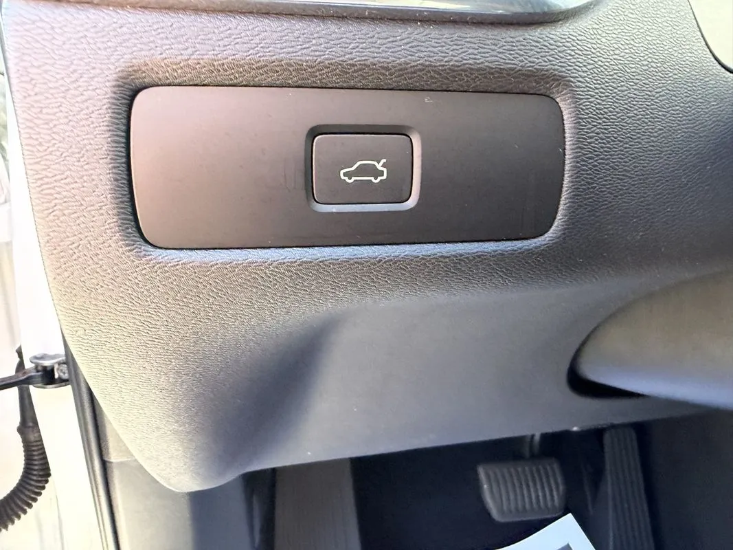2023 Volvo XC60 Core - Photo 12
