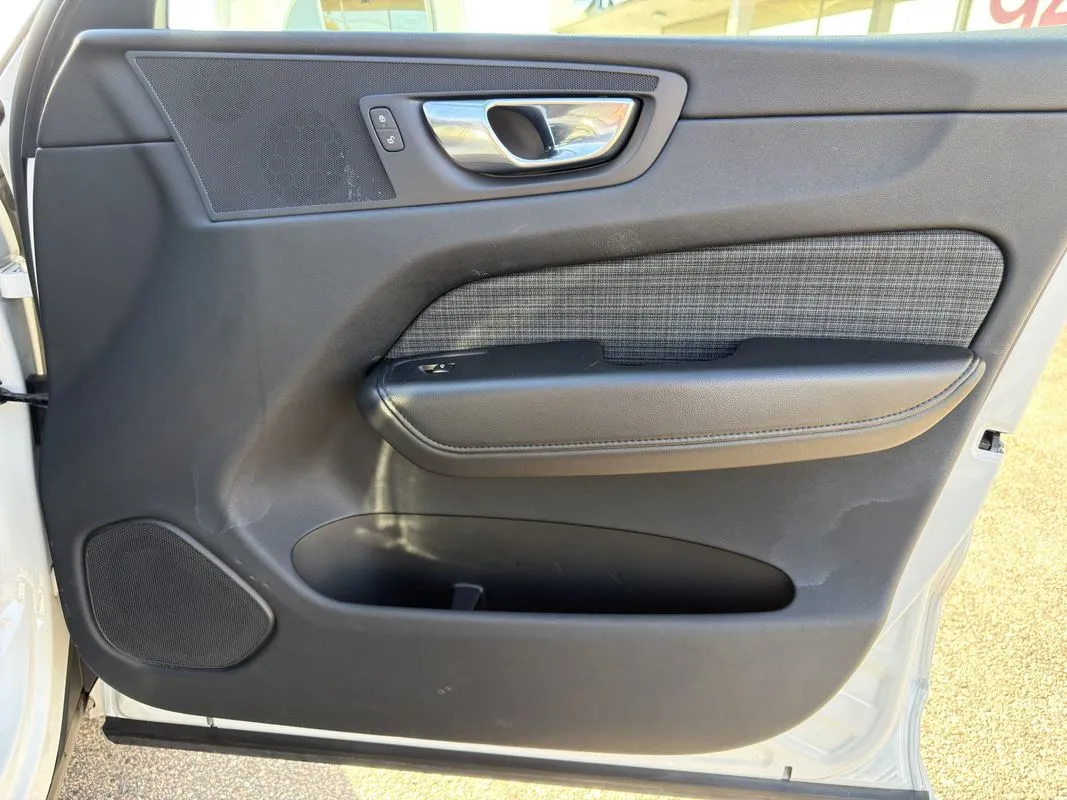 2023 Volvo XC60 Core - Photo 28