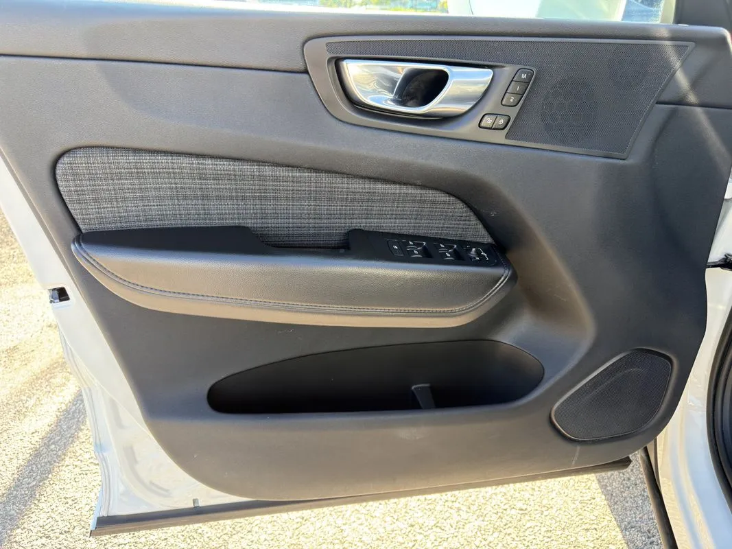 2023 Volvo XC60 Core - Photo 9
