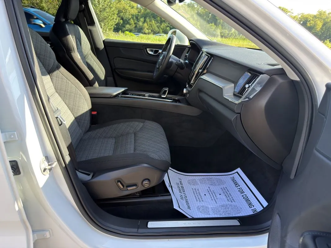 2023 Volvo XC60 Core - Photo 31