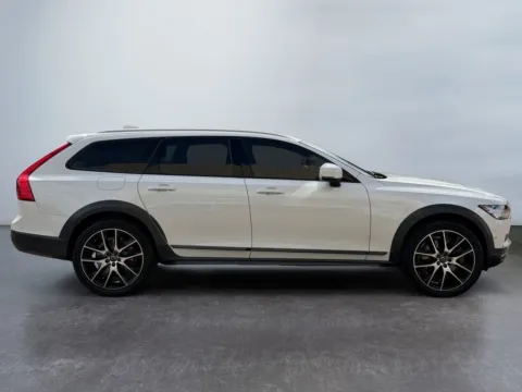 More photos of 2018 Volvo V90 Cross Country T6 at Grace Auto Group, PA