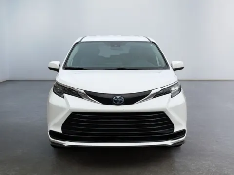 Another view of 2025 Toyota Sienna LE for sale in Morrisville, PA at Grace Auto Group