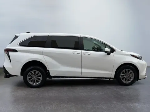 More photos of 2025 Toyota Sienna LE at Grace Auto Group, PA