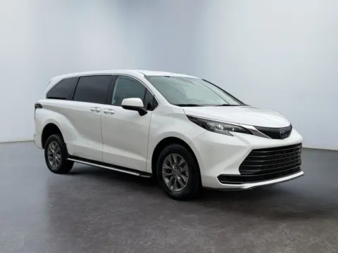 More photos of 2025 Toyota Sienna LE at Grace Auto Group, PA