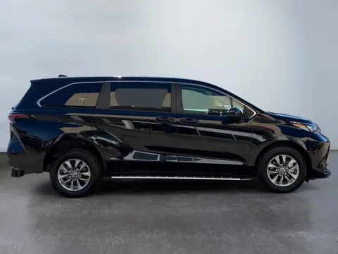 More photos of 2025 Toyota Sienna LE at Grace Auto Group, PA