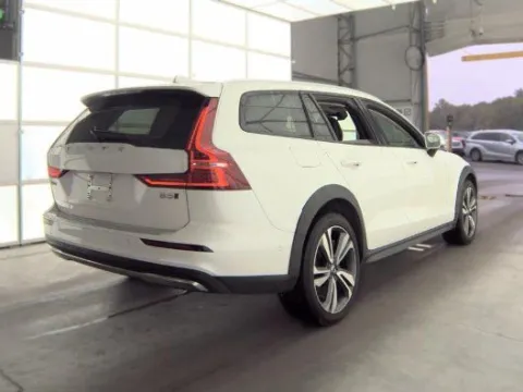 More photos of 2025 Volvo V60 Cross Country Plus, B5 AWD Gas (mild hybrid) at Grace Auto Group, PA