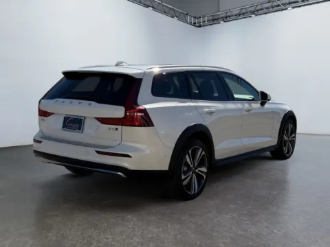 More photos of 2025 Volvo V60 Cross Country Plus, B5 AWD Gas (mild hybrid) at Grace Auto Group, PA