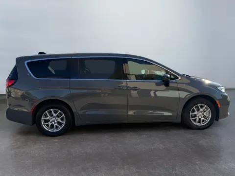 More photos of 2025 Chrysler Pacifica Select at Grace Auto Group, PA