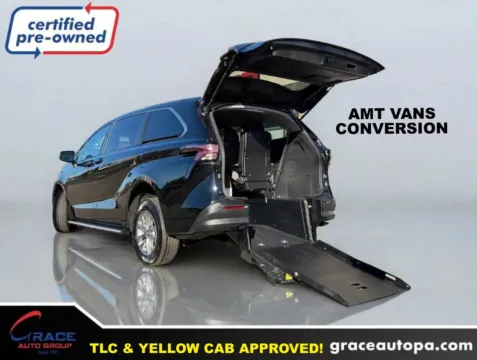 Black 2025 Toyota Sienna LE for sale in Morrisville, PA