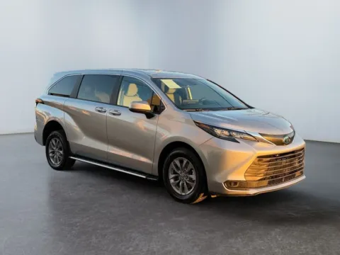 More photos of 2025 Toyota Sienna Hybrid LE at Grace Auto Group, PA