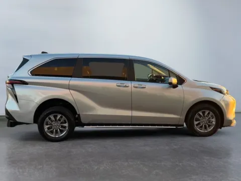 More photos of 2025 Toyota Sienna Hybrid LE at Grace Auto Group, PA